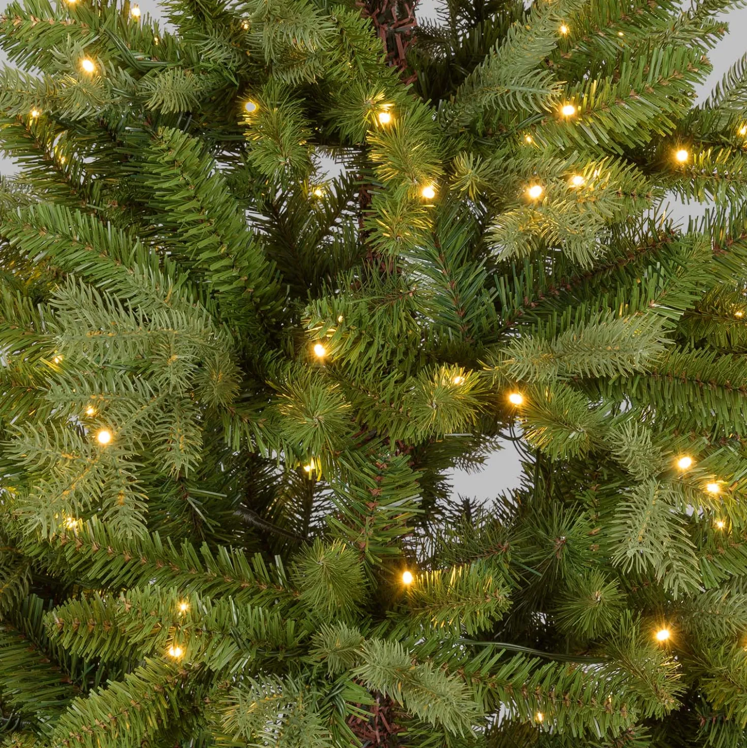 Albero Alpino in finto pino 180 cm, 360 led integrati bianco caldo