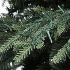 Albero Deluxe in finto pino 225 cm, 3850 miniled integrati bianco caldo