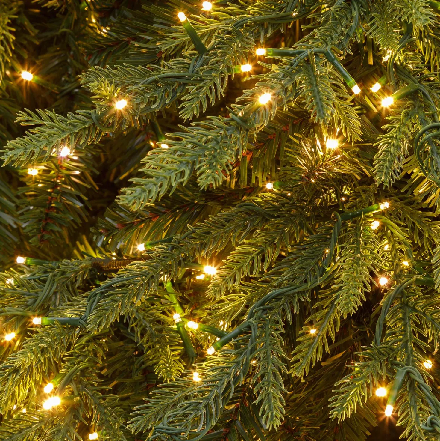 Albero Deluxe in finto pino 255 cm, 5150 miniled integrati bianco caldo