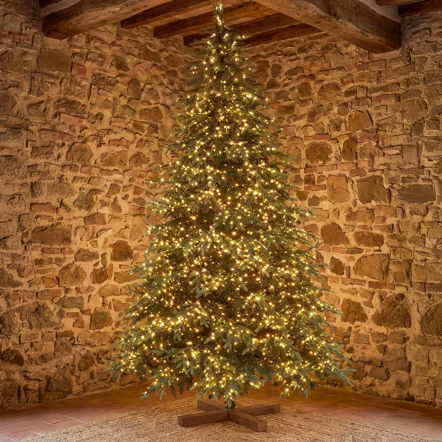Albero Deluxe in finto pino 255 cm, 5150 miniled integrati bianco caldo