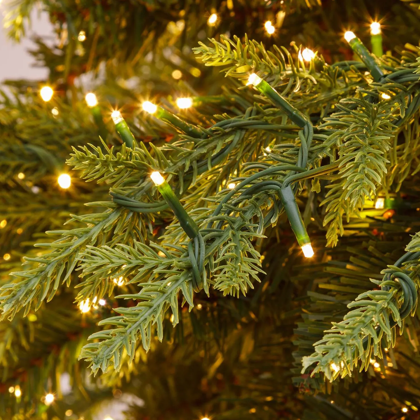 Albero Deluxe in finto pino 255 cm, 5150 miniled integrati bianco caldo