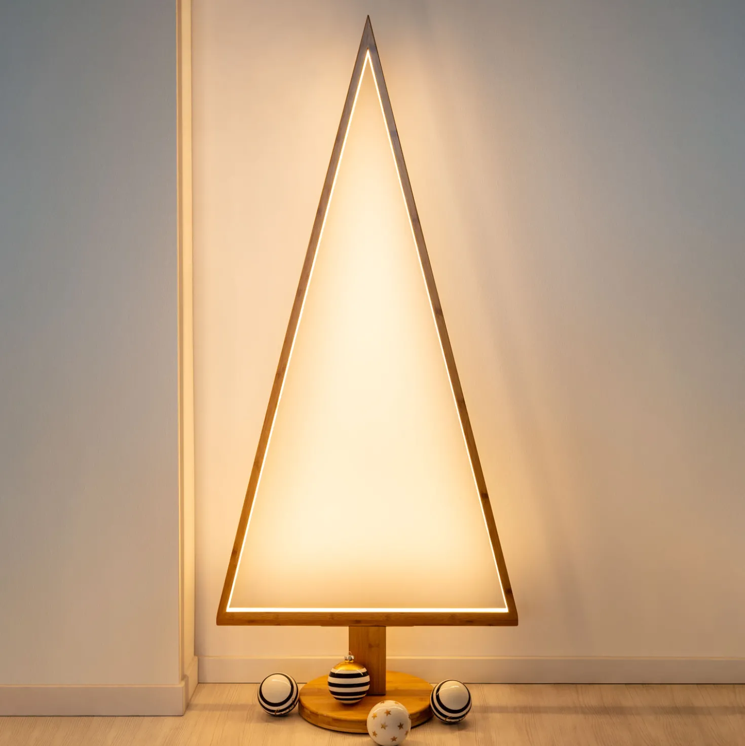 Albero di Natale triangolare in legno naturale, 145 cm, led bianco caldo, uso interno