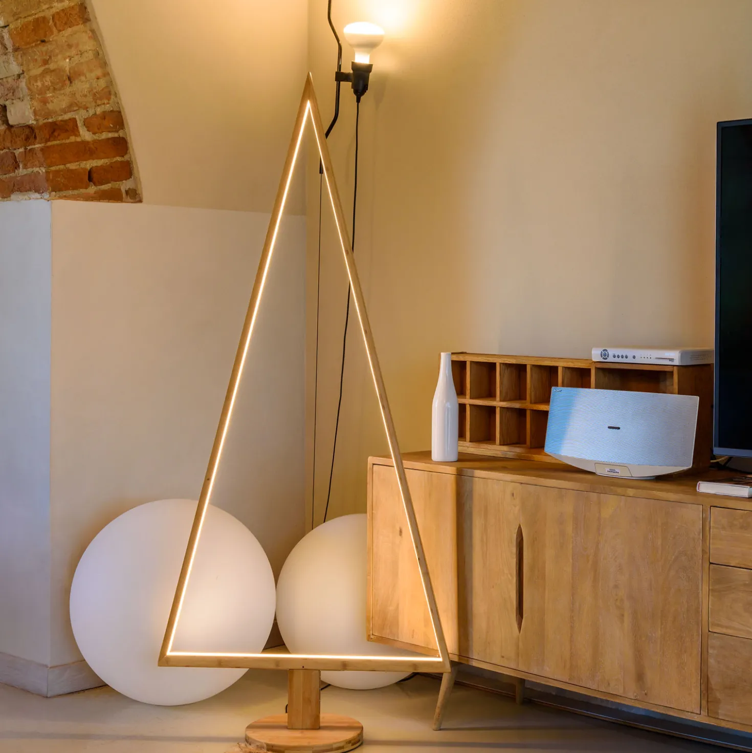 Albero di Natale triangolare in legno naturale, 170 cm, led bianco caldo, uso interno