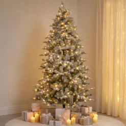 Albero Innevato in finto pino 210 cm, 500 led integrati bianco caldo