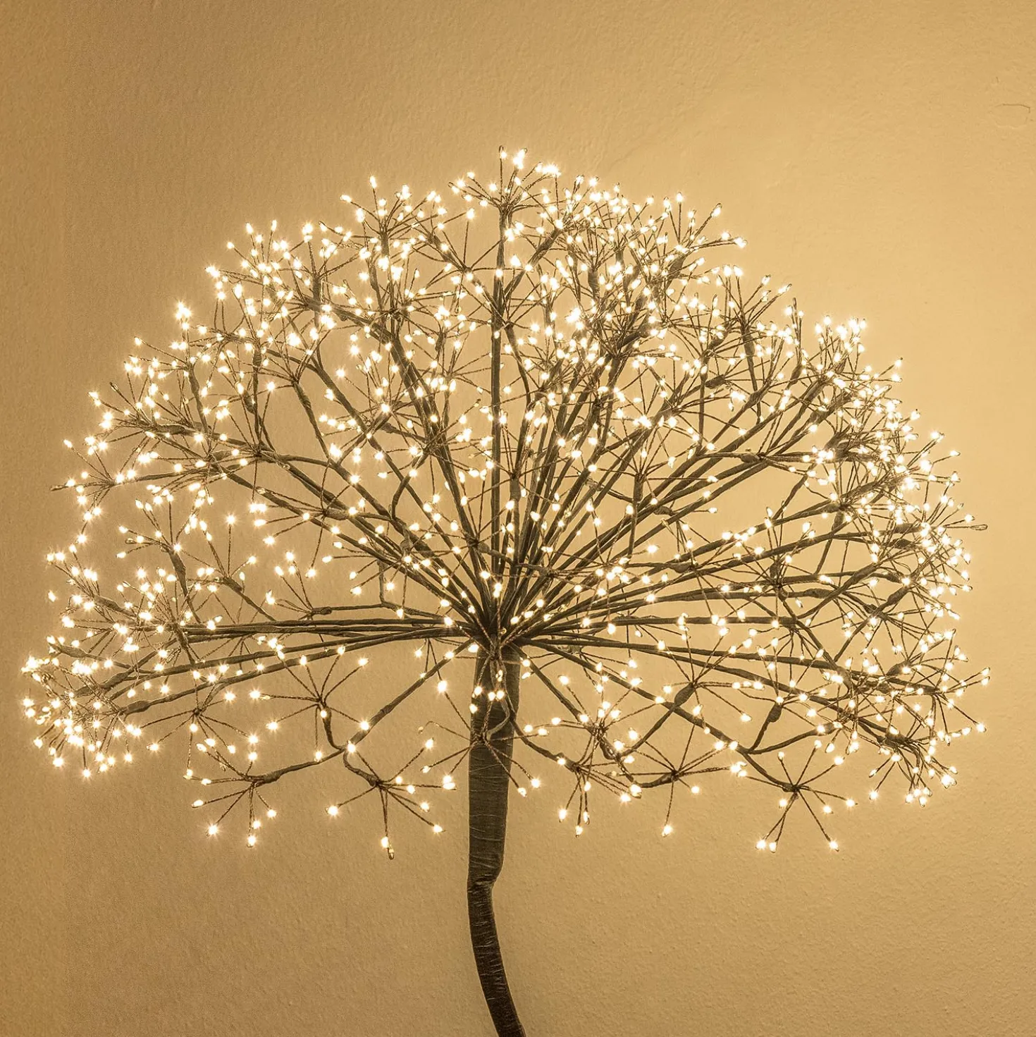 Albero Ramo sfera RICCO nero, h 160 cm, 1350 microled bianco caldo, uso interno