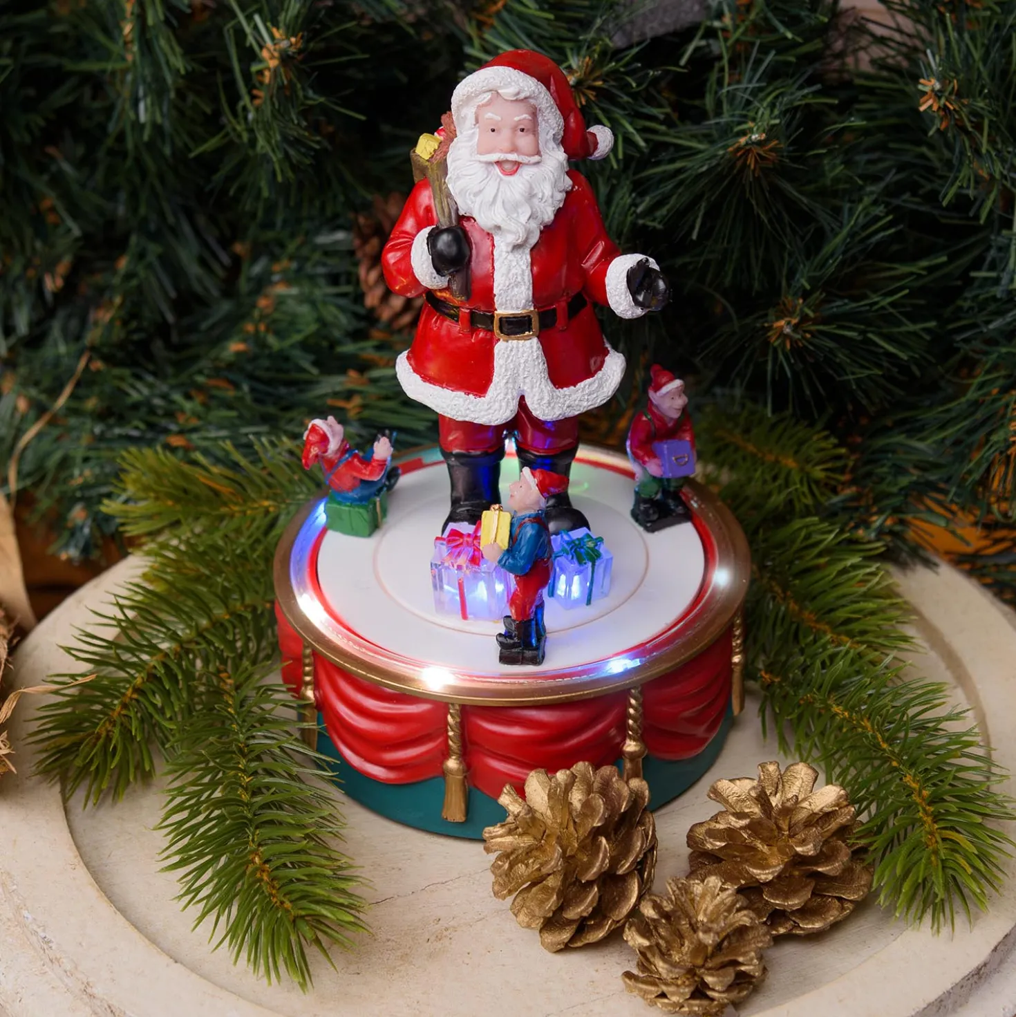 Babbo Natale con Elfi in movimento rotatorio, h 19 cm, musiche natalizie