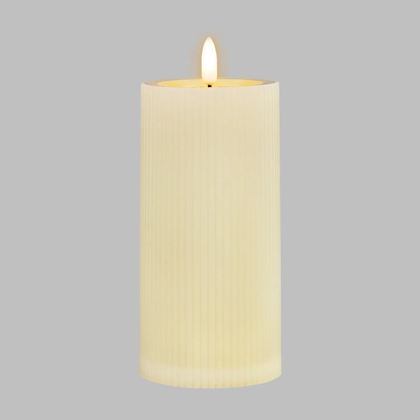 Candela Avorio a Coste per uso esterno, h 15 cm, Ø 7,5cm, fiamma 3D con stoppino ed effetto cera sciolta