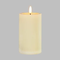 Candela Avorio a Coste per uso esterno, h 12,5 cm, Ø 7,5cm, fiamma 3D con stoppino ed effetto cera sciolta