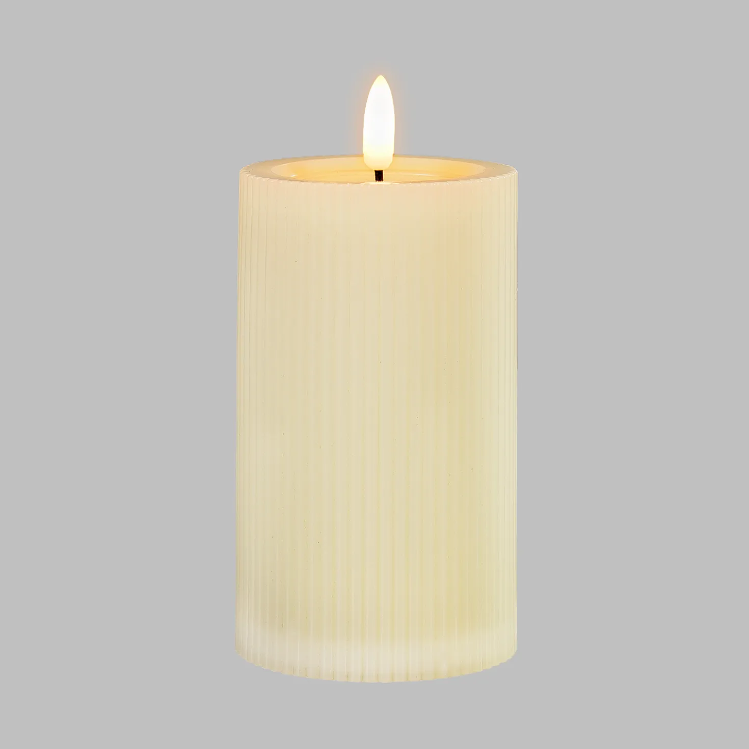 Candela Avorio a Coste per uso esterno, h 12,5 cm, Ø 7,5cm, fiamma 3D con stoppino ed effetto cera sciolta