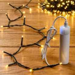 Catena a batteria con power bank 20 m, 400 miniled bianco caldo, cavo verde