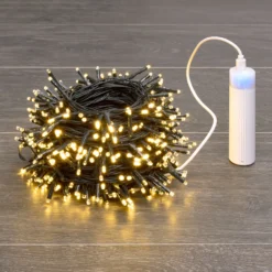 Catena a batteria con power bank 20 m, 400 miniled bianco caldo, cavo verde