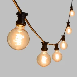 Catena 5 m, 16 lampadine globo Ø 95 mm di 4 Watt, led a spirale, cavo nero, prolungabile