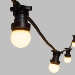 Catena 5 m, 5 lampadine led a globo Ø 45 mm di 1,2 Watt, cavo nero, prolungabile