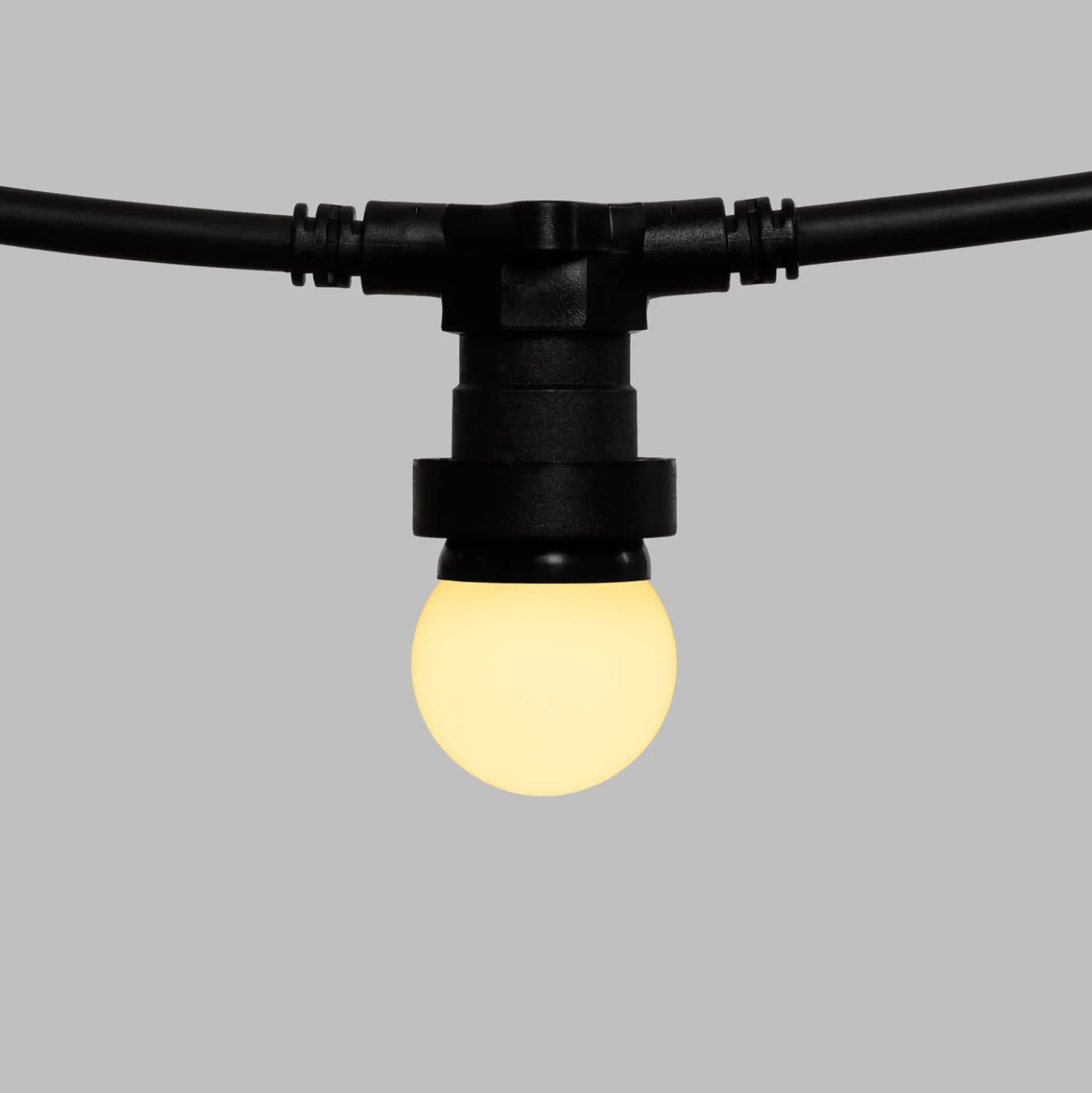 Catena 5 m, 5 lampadine led a globo Ø 45 mm di 1,2 Watt, cavo nero, prolungabile