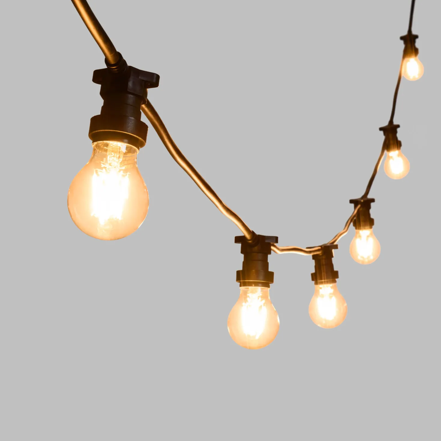 Catena 5 m, 16 lampadine led a goccia Ø 60 mm di 2 Watt, cavo nero, prolungabile