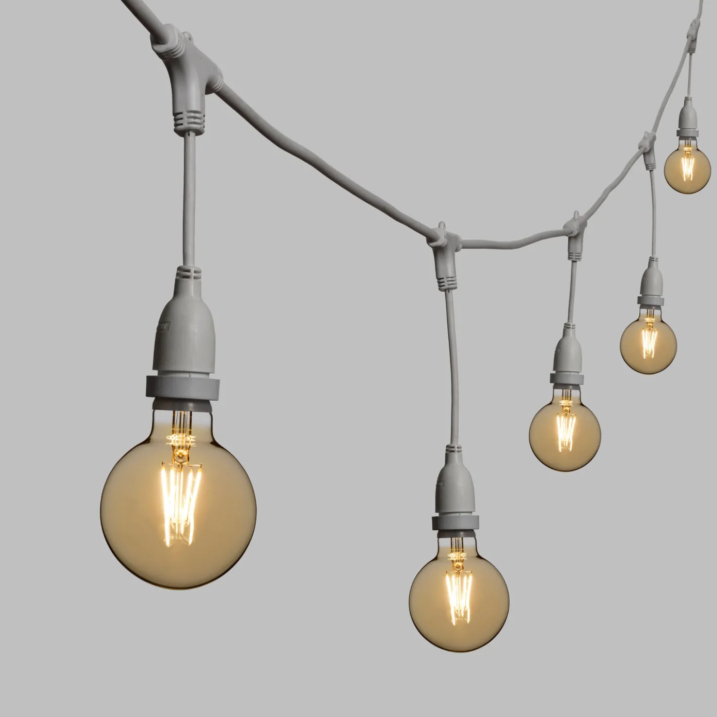 Catena 5 m, 8 lampadine led pendenti globo Ø 95 mm da 4 Watt, h 30 cm, prolungabile