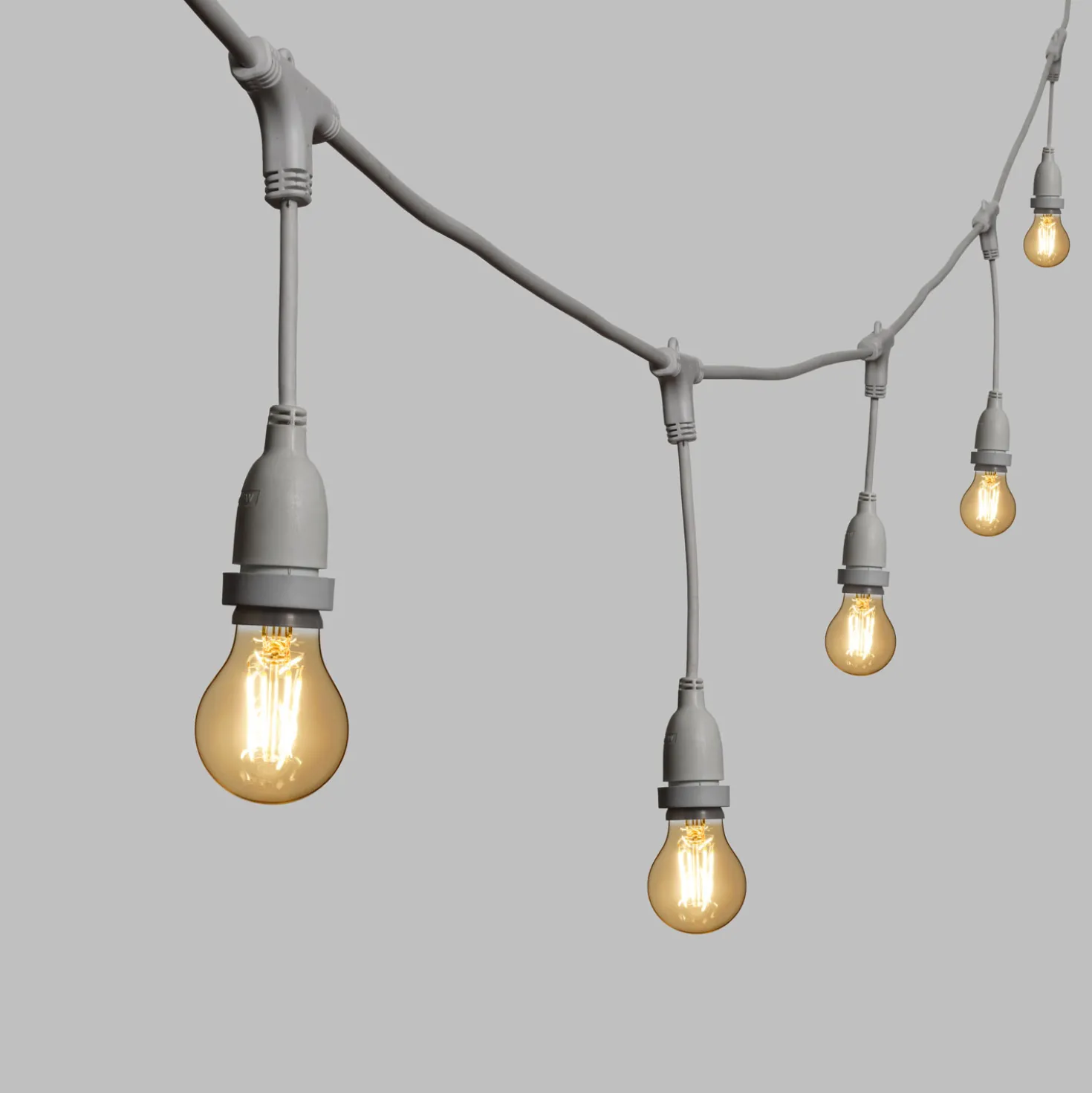 Catena 5 m, 8 lampadine led pendenti goccia Ø 60 mm di 4 Watt, h 30 cm, prolungabile