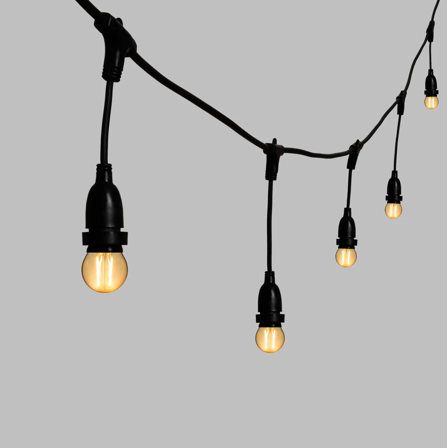 Catena 5 m, 8 lampadine led pendenti globo Ø 45 mm di 2 Watt, h 30 cm, prolungabile