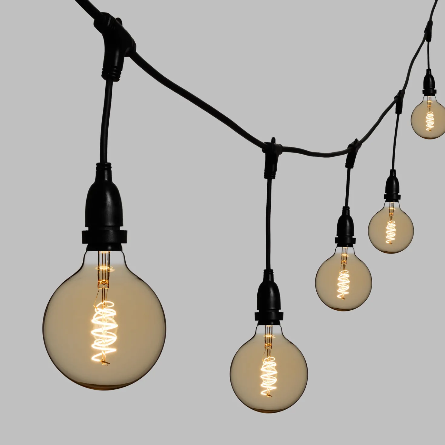 Catena 5 m, 8 lampadine pendenti globo Ø 125 mm, h 30 cm, led a spirale, prolungabile