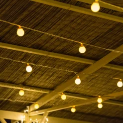 Catena 5 m, 10 sfere bianche Ø 50 mm, led bianco caldo, cavo trasparente, prolungabile