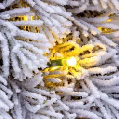Corona Alpino in finto pino a batteria, floccato bianco, Ø 60 cm, 80 led integrati bianco caldo