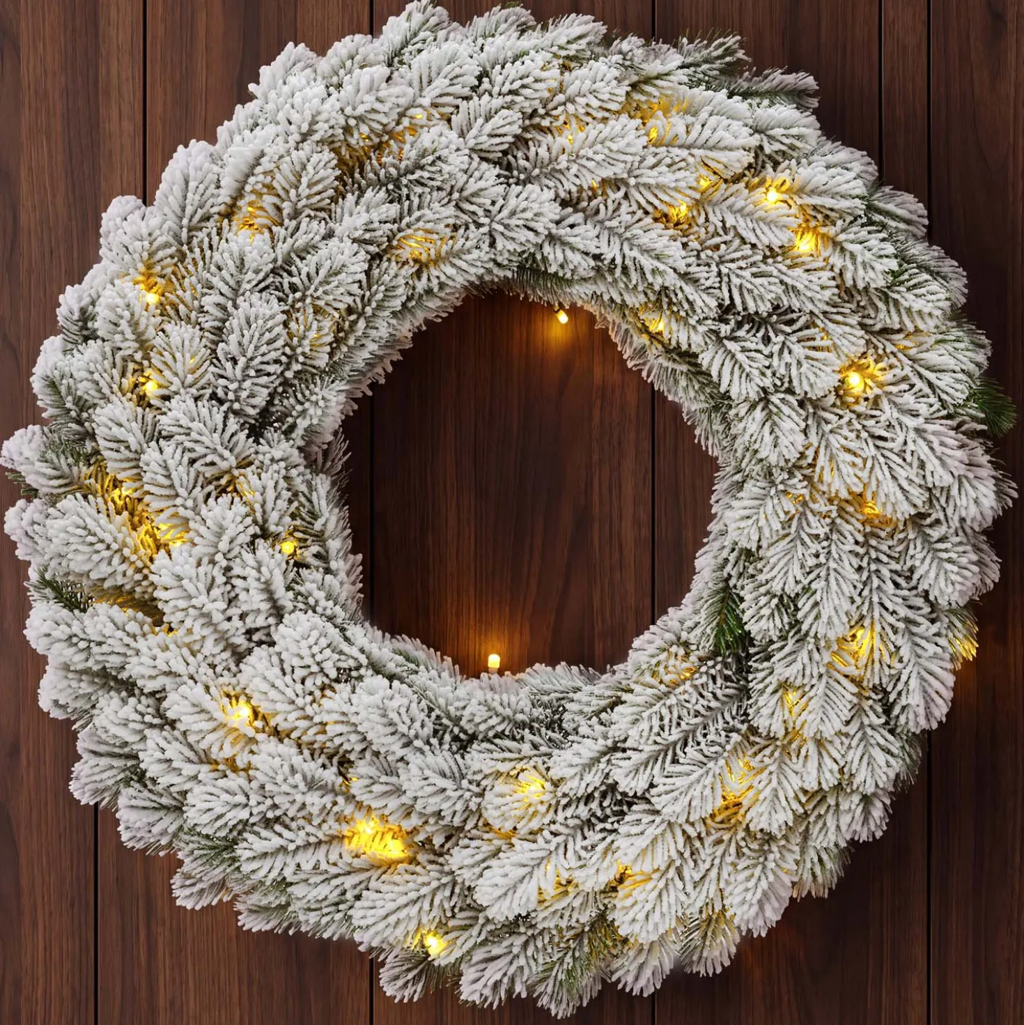 Corona Alpino in finto pino a batteria, floccato bianco, Ø 60 cm, 80 led integrati bianco caldo