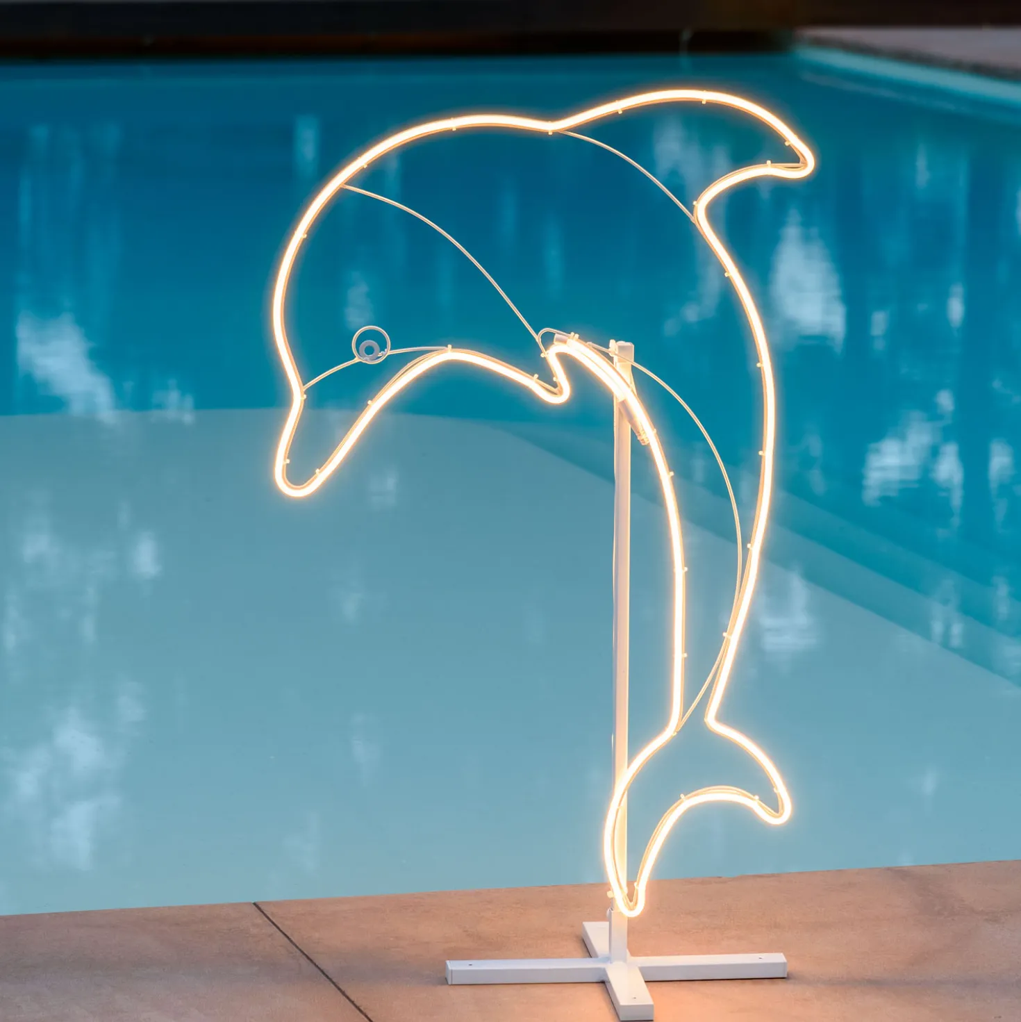 Delfino in tubo led effetto neon bianco caldo, lato destro