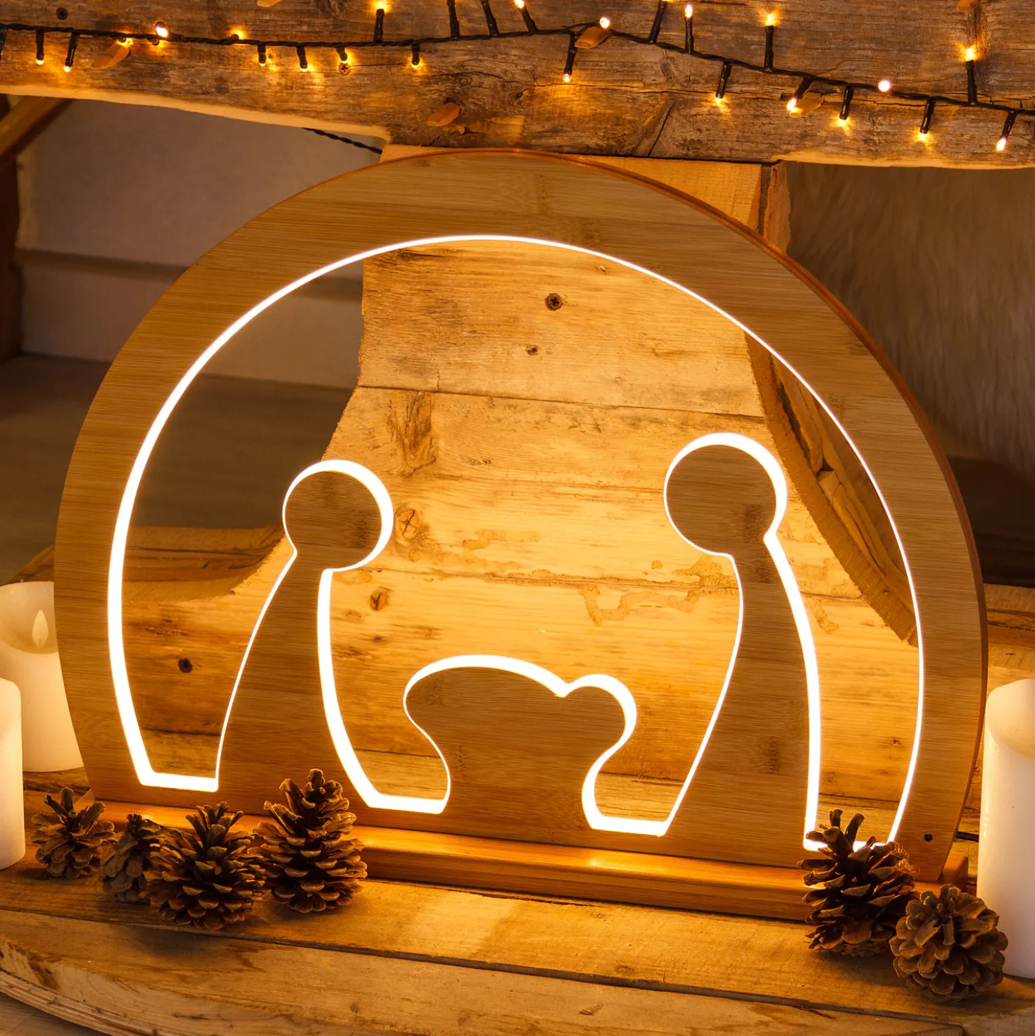 Natività in legno naturale con base, h 42 cm, led bianco caldo, uso interno