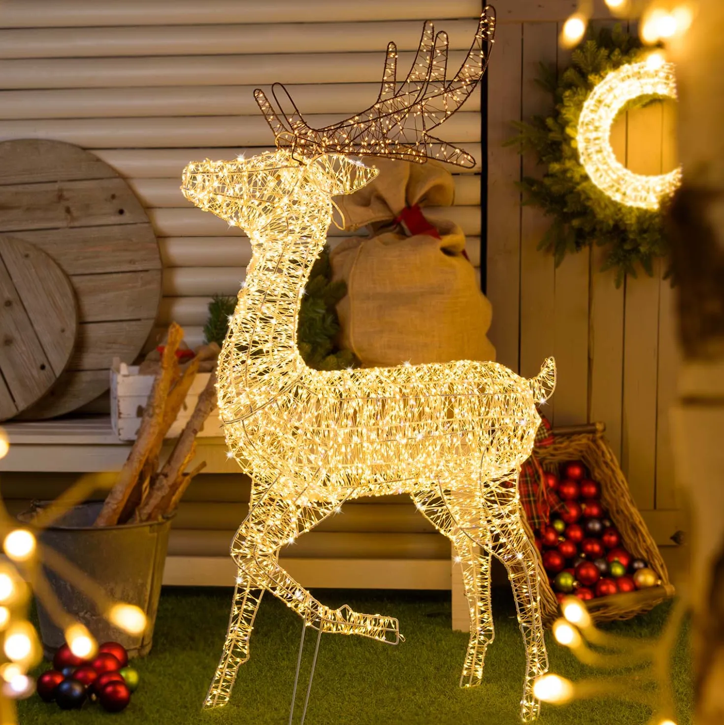 Renna con zampa alzata 3D, h 130 cm, microled bianco caldo e freddo, uso interno