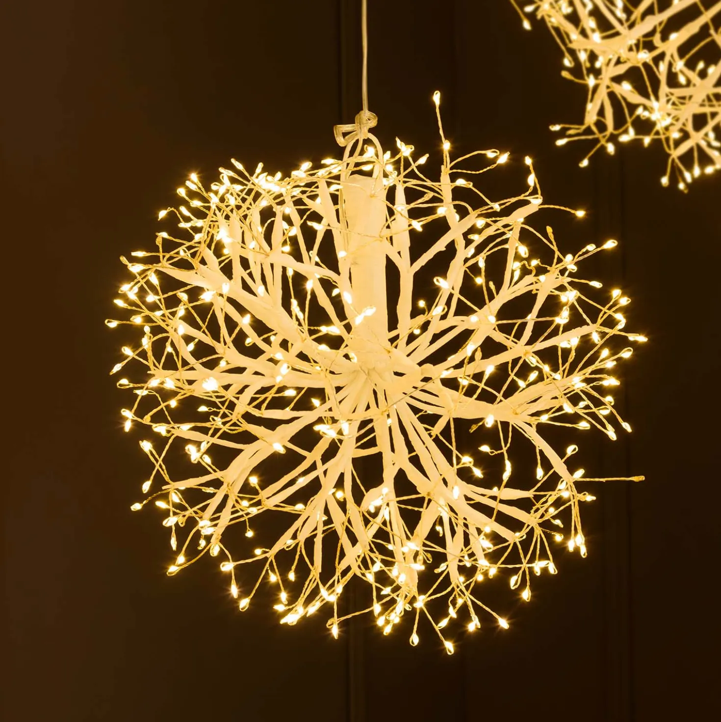 Sfera RICCO con rami bianchi, Ø 30 cm, 384 microled bianco caldo, uso interno
