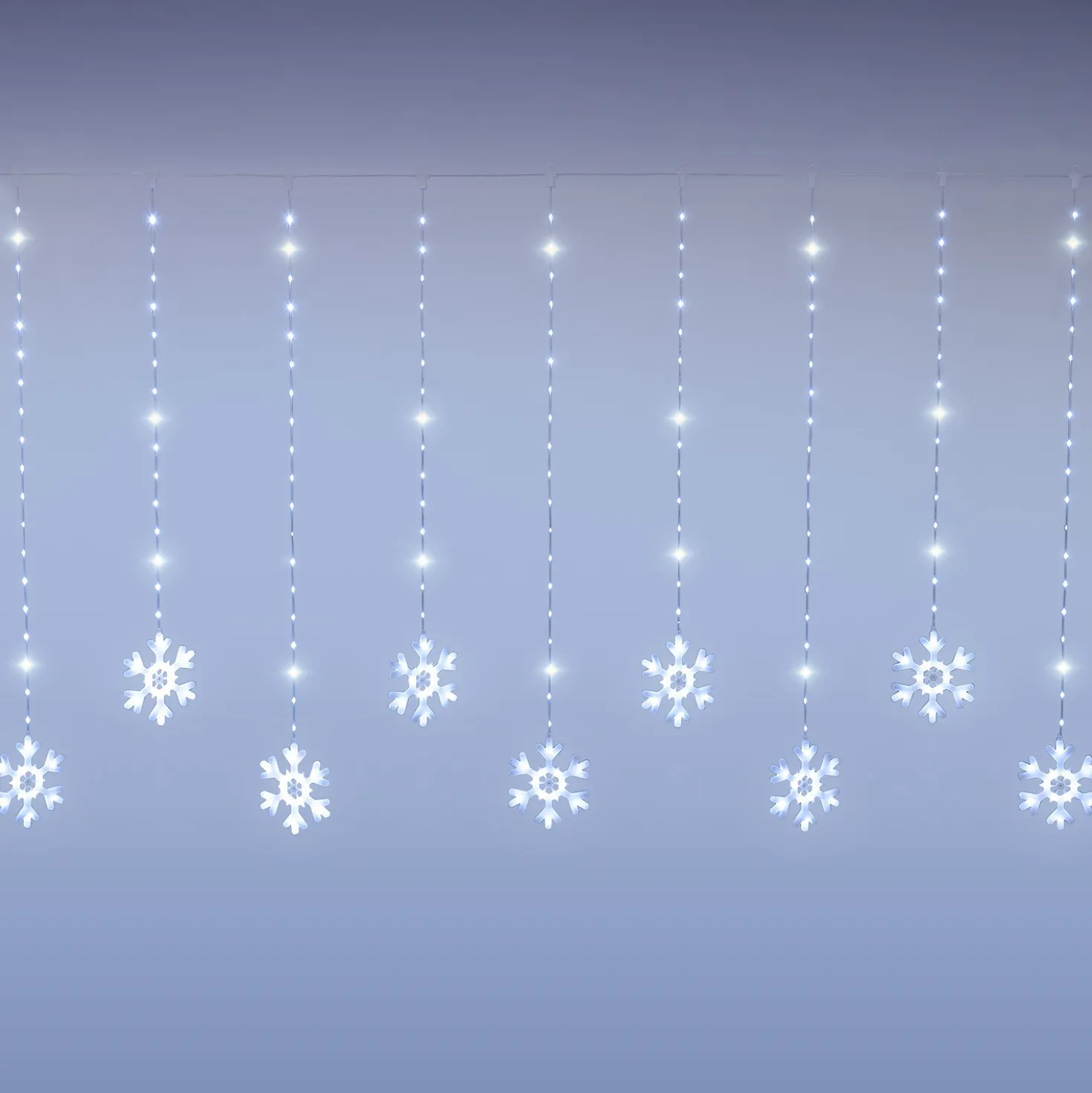 Stalattite con 14 cristalli di neve, 3,25 x h 1,15 m, 420 Gocce di Luce, led bianco freddo, cavo trasparente