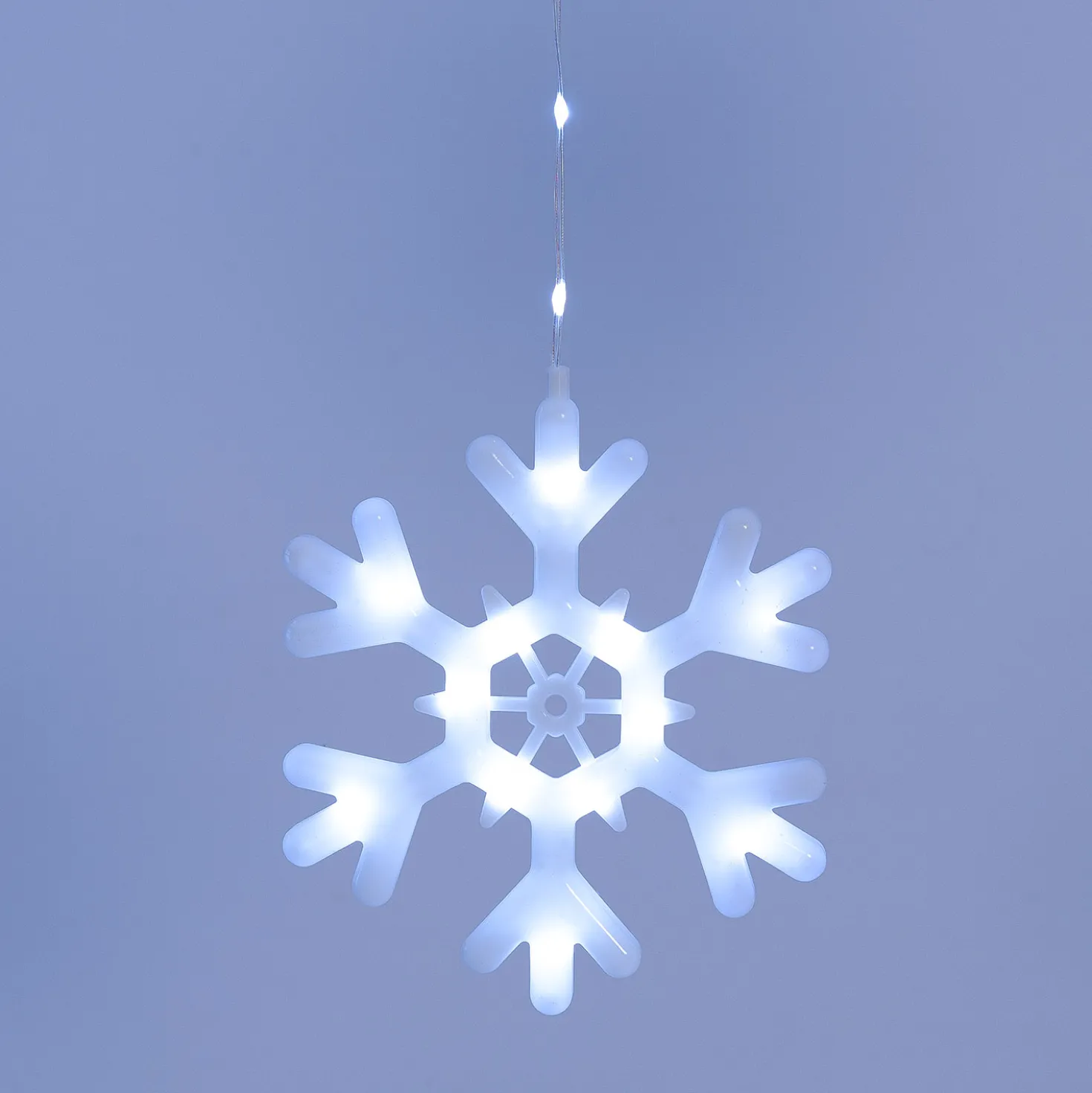 Stalattite con 14 cristalli di neve, 3,25 x h 1,15 m, 420 Gocce di Luce, led bianco freddo, cavo trasparente