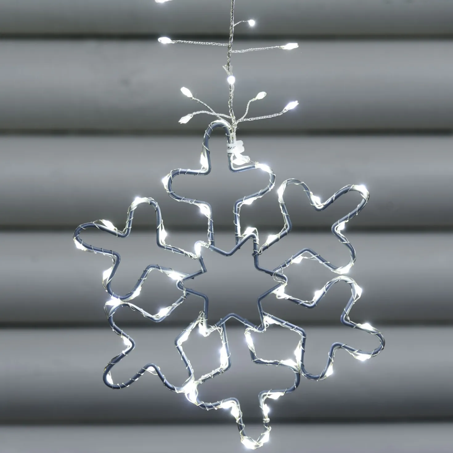 Stalattite decorata con cristalli di neve 3,2 x h 0,8 m, 728 microled bianco freddo