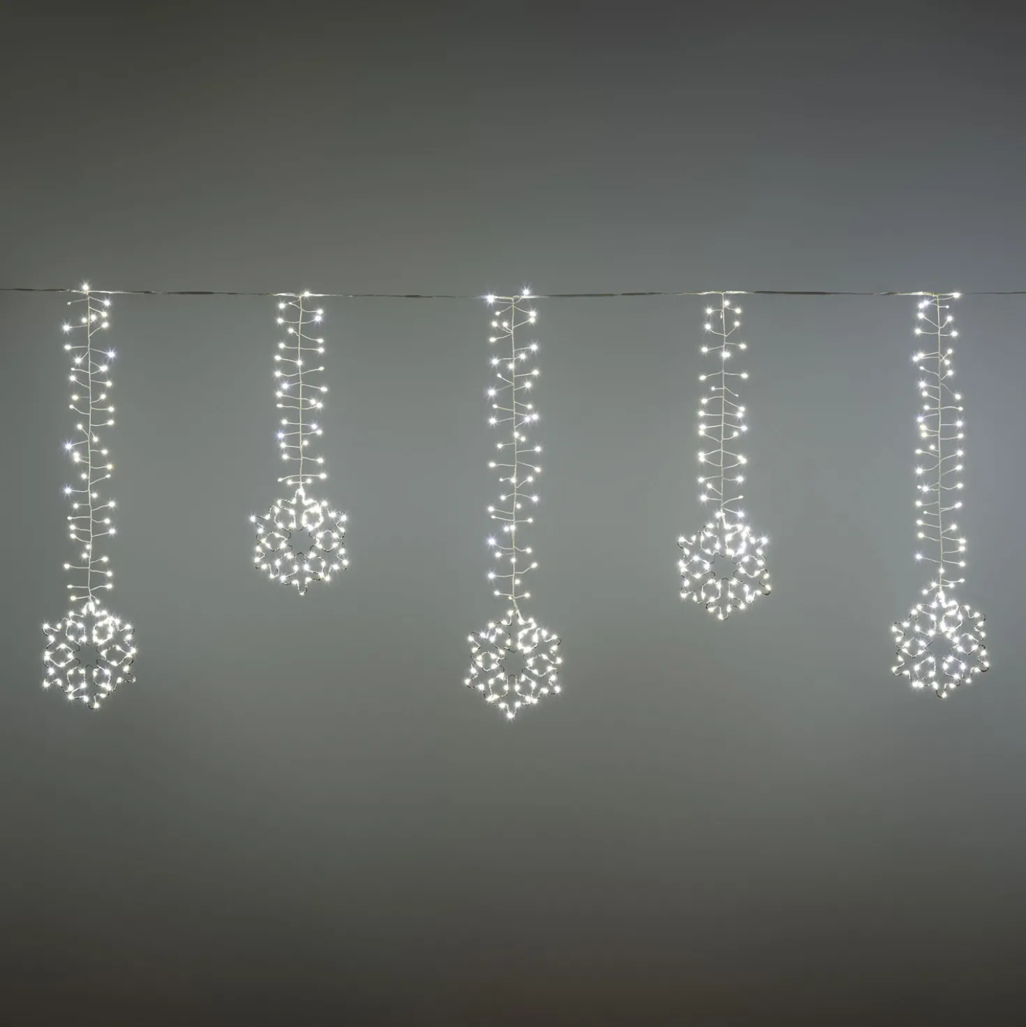 Stalattite decorata con cristalli di neve 3,2 x h 0,8 m, 728 microled bianco freddo