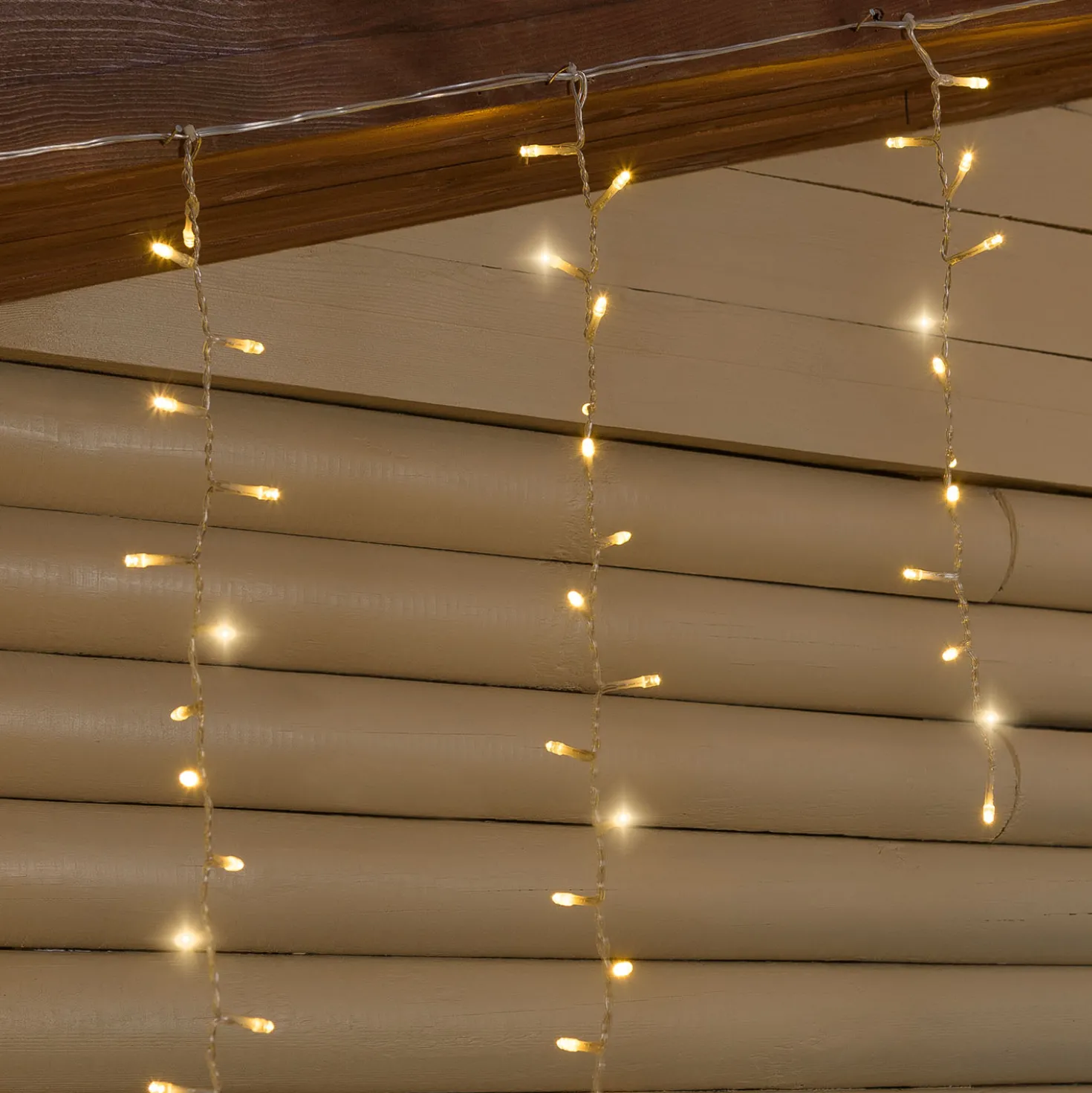Stalattite 3,4 x h 0,8 m, 384 led bianco caldo, cavo trasparente
