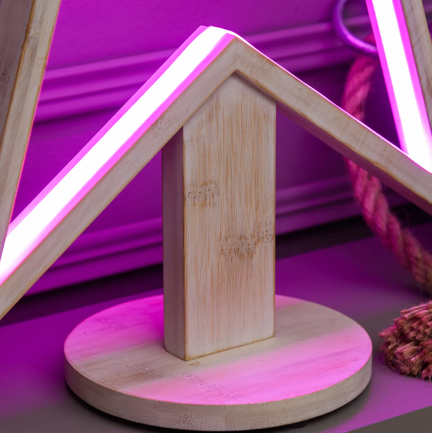 Stella con base in legno sbiancato, 55 cm, led RGB e Bianco Caldo, uso interno