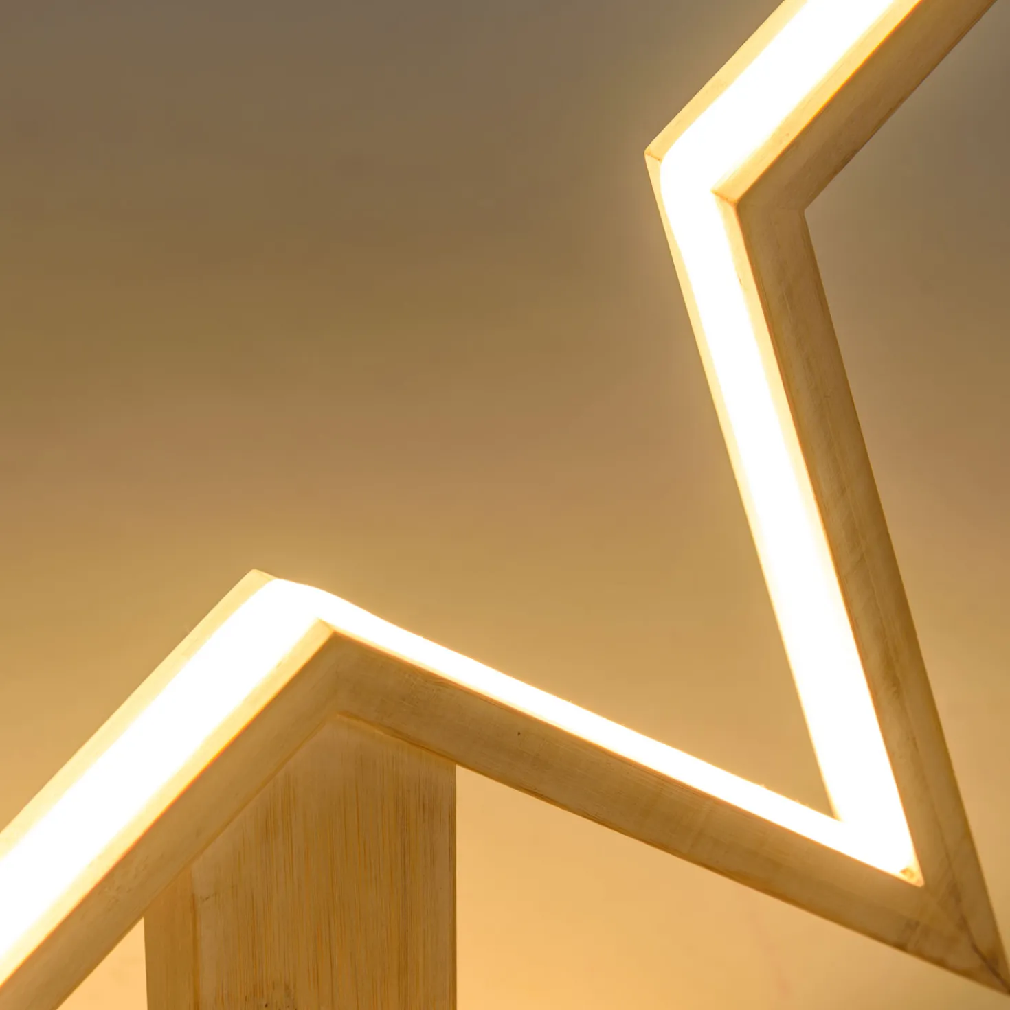 Stella con base in legno sbiancato, 55 cm, led RGB e Bianco Caldo, uso interno