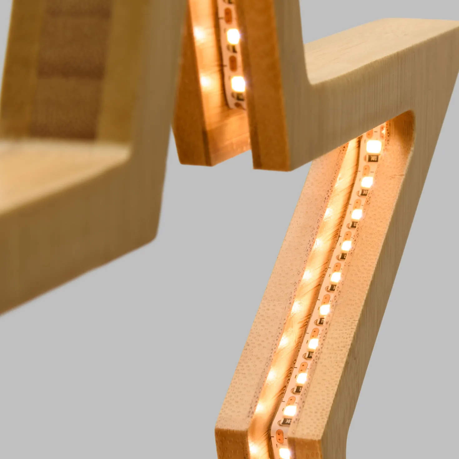 Stella in legno naturale con base, 37 cm, led bianco caldo, uso interno