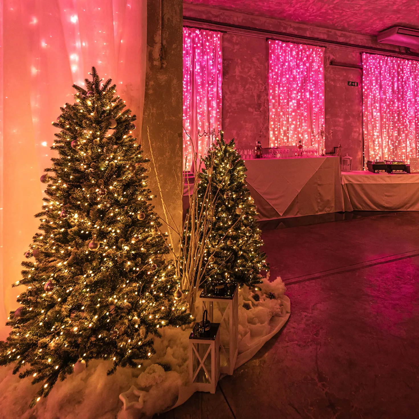 Tenda Twinkly Plus RGB e Bianco caldo, 1 x h 2 metri, 250 Pixel Led, cavo nero