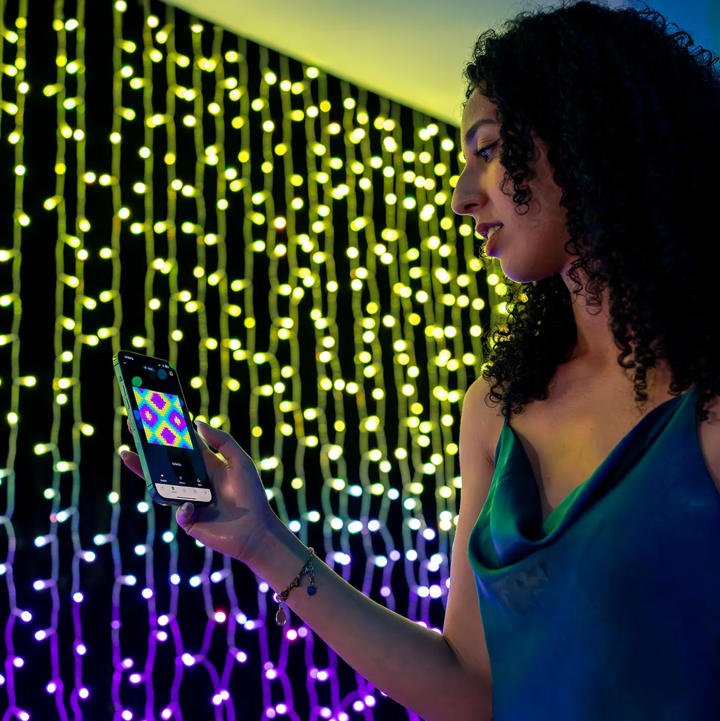 Tenda Twinkly Plus RGB e Bianco caldo, 1 x h 2 metri, 250 Pixel Led, cavo nero