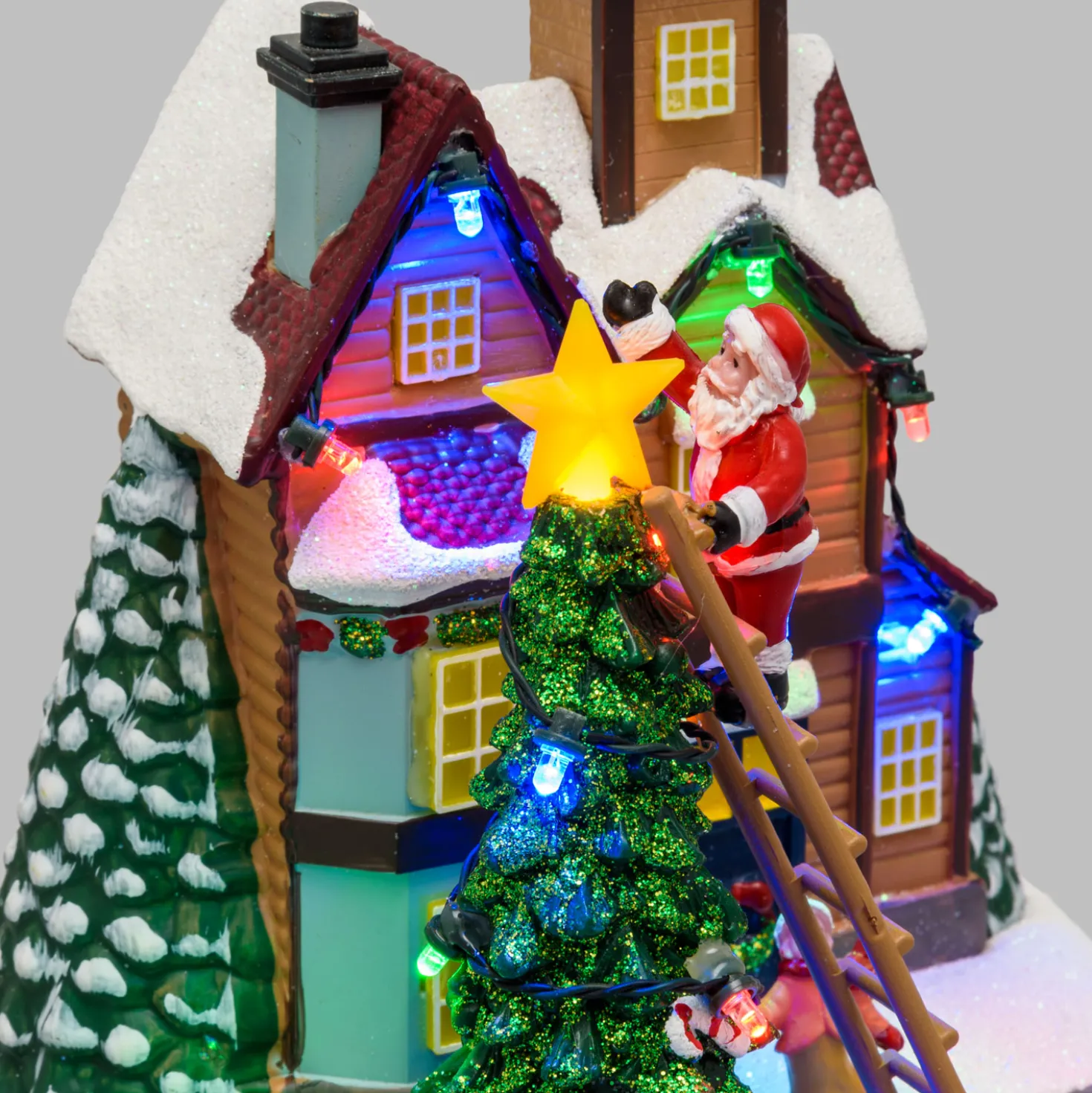 Villaggio di Natale, Albero e Babbo su Scala con Trenino rotante, h 21,5 cm