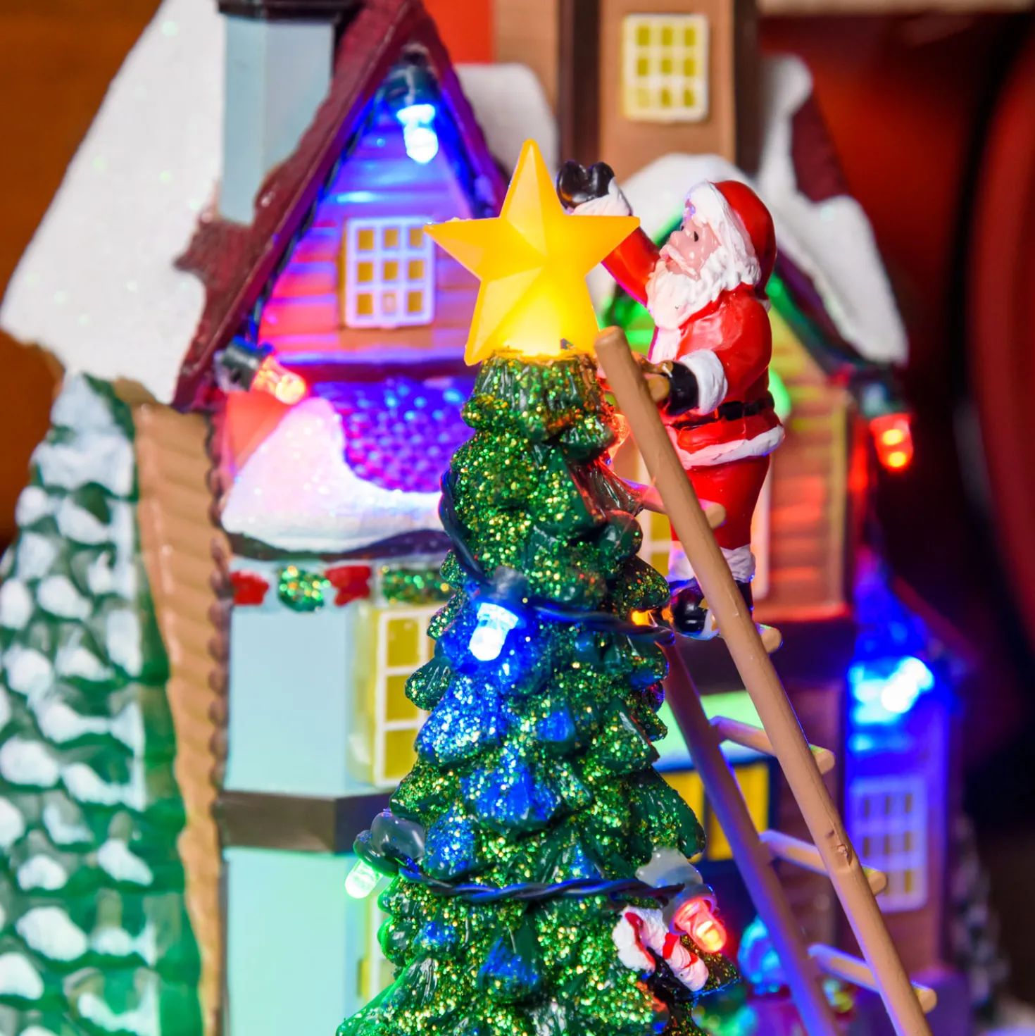 Villaggio di Natale, Albero e Babbo su Scala con Trenino rotante, h 21,5 cm