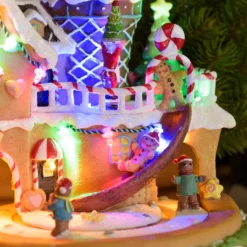 Villaggio di Natale, Casa di Marzapane con personaggi in movimento, h 21 cm, musiche natalizie