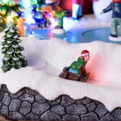 Villaggio di Natale con Paesaggio Innevato e Pattinatori in movimento rotante, h 15 cm, musiche natalizie