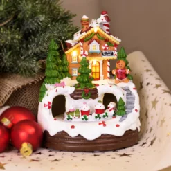 Villaggio di Natale con Paesaggio innevato Casa di Marzapane, Trenino Cake in movimento rotatorio, h 16 cm, musiche natalizie