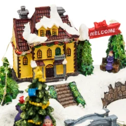 Villaggio di Natale in Polyresina, Pattinatore e Albero Natale con Bambini rotanti, h 15 cm