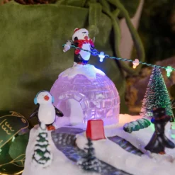 Villaggio di Natale, Paesaggio Polare con Igloo e Pinguini rotanti, h 16 cm, musiche natalizie