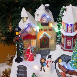 Villaggio di Natale, Paesaggio Innevato con personaggi e Albero di Natale rotante, h 18 cm, musiche natalizie