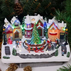 Villaggio di Natale, Paesaggio Innevato con personaggi e Albero di Natale rotante, h 18 cm, musiche natalizie