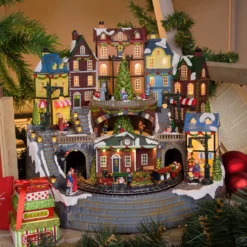 Villaggio di Natale, Stazione con Trenino in movimento e Albero di Natale rotante, h 38 cm, musiche natalizie